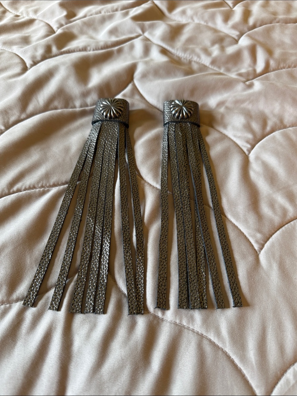 Leather Boot Fringe Tassels w/Snaps - Metallic Silver Fringe w/Silver Conches